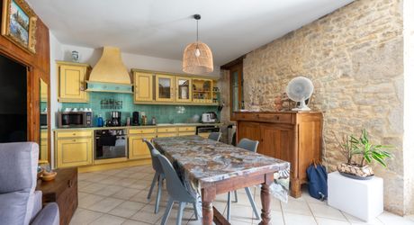 Secteur Gourdon - Bel ensemble immobilier en pierre sur 4ha2 avec piscine proche commerces
