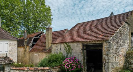 Secteur Gourdon - Bel ensemble immobilier en pierre sur 4ha2 avec piscine proche commerces