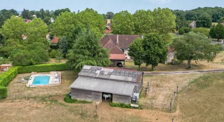 Secteur Gourdon - Bel ensemble immobilier en pierre sur 4ha2 avec piscine proche commerces