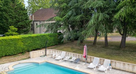 Secteur Gourdon - Bel ensemble immobilier en pierre sur 4ha2 avec piscine proche commerces