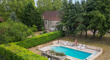 Secteur Gourdon - Bel ensemble immobilier en pierre sur 4ha2 avec piscine proche commerces