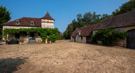 EXCLUSIVITE - Secteur Carlux - Magnifique Propriété de charme en pierre sur 3ha48 avec piscine chauffée