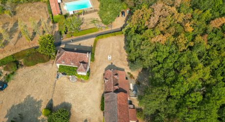 EXCLUSIVITE - Secteur Carlux - Magnifique Propriété de charme en pierre sur 3ha48 avec piscine chauffée