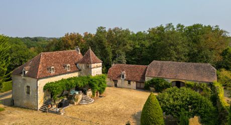 EXCLUSIVITE - Secteur Carlux - Magnifique Propriété de charme en pierre sur 3ha48 avec piscine chauffée