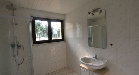 SECTEUR GOURDON - Maison contemporaine - deux appartements indépendants sur environ 4500 m² arborés
