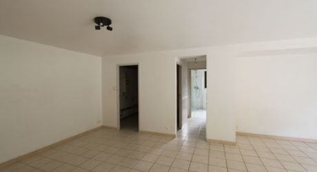 SECTEUR GOURDON - Maison contemporaine - deux appartements indépendants sur environ 4500 m² arborés