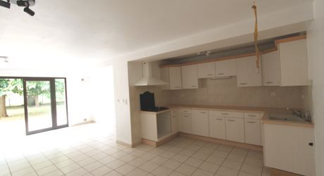 SECTEUR GOURDON - Maison contemporaine - deux appartements indépendants sur environ 4500 m² arborés