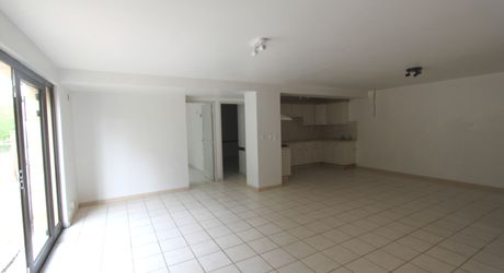 SECTEUR GOURDON - Maison contemporaine - deux appartements indépendants sur environ 4500 m² arborés