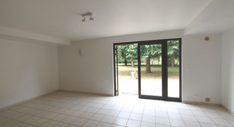 SECTEUR GOURDON - Maison contemporaine - deux appartements indépendants sur environ 4500 m² arborés