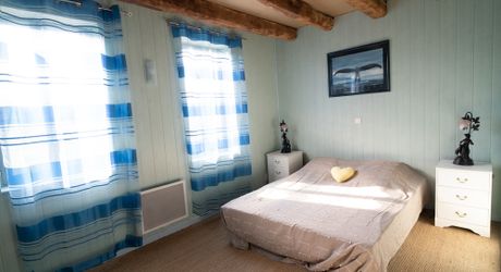 Secteur Figeac - Agréable Maison de village en pierre avec grange, parking et jardin