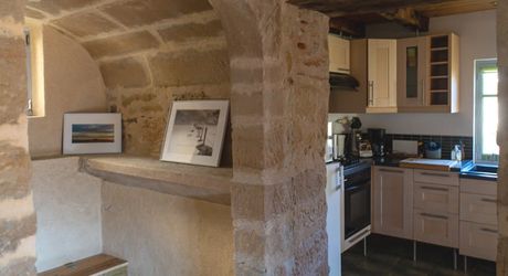 Secteur Figeac - Agréable Maison de village en pierre avec grange, parking et jardin