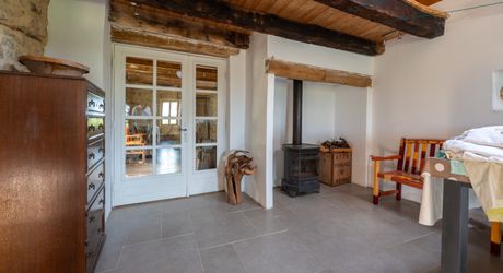 SECTEUR CATUS. Ancien Corps de ferme avec 2 gites et annexe sur 9070 m² arborés avec espace piscine