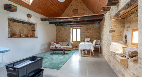 SECTEUR CATUS. Ancien Corps de ferme avec 2 gites et annexe sur 9070 m² arborés avec espace piscine