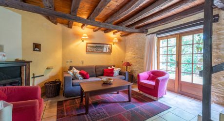 SECTEUR CATUS. Ancien Corps de ferme avec 2 gites et annexe sur 9070 m² arborés avec espace piscine