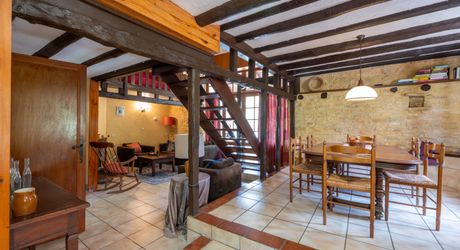 SECTEUR CATUS. Ancien Corps de ferme avec 2 gites et annexe sur 9070 m² arborés avec espace piscine