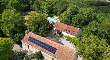 SECTEUR CATUS. Ancien Corps de ferme avec 2 gites et annexe sur 9070 m² arborés avec espace piscine