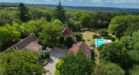 SECTEUR CATUS. Ancien Corps de ferme avec 2 gites et annexe sur 9070 m² arborés avec espace piscine