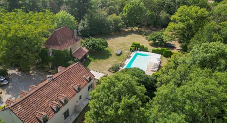 SECTEUR CATUS. Ancien Corps de ferme avec 2 gites et annexe sur 9070 m² arborés avec espace piscine