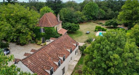 SECTEUR CATUS. Ancien Corps de ferme avec 2 gites et annexe sur 9070 m² arborés avec espace piscine