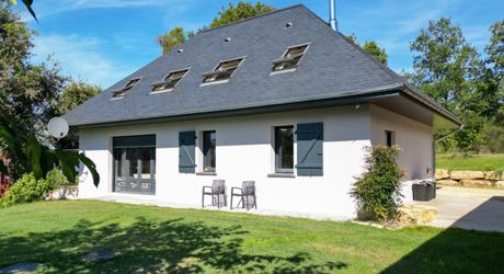 EXCLUSIVITE - Remarquable Propriété de charme avec vue imprenable sur 2ha72 avec piscine 