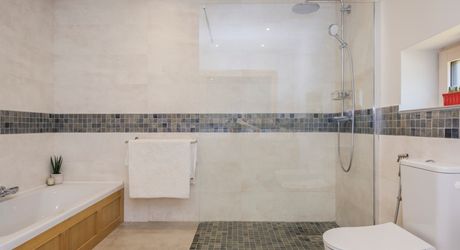 EXCLUSIVITE - Remarquable Propriété de charme avec vue imprenable sur 2ha72 avec piscine 