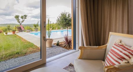 EXCLUSIVITE - Remarquable Propriété de charme avec vue imprenable sur 2ha72 avec piscine 