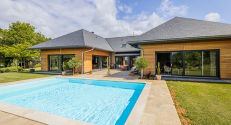 EXCLUSIVITE - Remarquable Propriété de charme avec vue imprenable sur 2ha72 avec piscine 