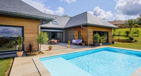 EXCLUSIVITE - Remarquable Propriété de charme avec vue imprenable sur 2ha72 avec piscine 