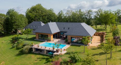 EXCLUSIVITE - Remarquable Propriété de charme avec vue imprenable sur 2ha72 avec piscine 