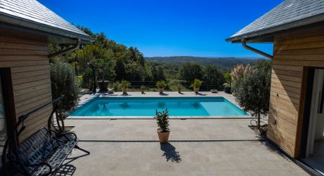 EXCLUSIVITE - Remarquable Propriété de charme avec vue imprenable sur 2ha72 avec piscine 