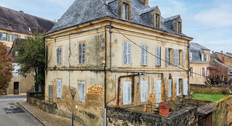 EXCLUSIVITE - GOURDON - Belle Demeure bourgeoise en pierre à rénover avec jardin proches commerces