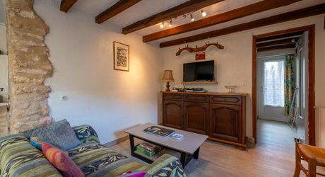 Secteur Sarlat- Ensemble immobilier en pierre de 2 maisons sur 2000 m² arborés