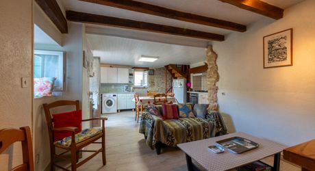 Secteur Sarlat- Ensemble immobilier en pierre de 2 maisons sur 2000 m² arborés