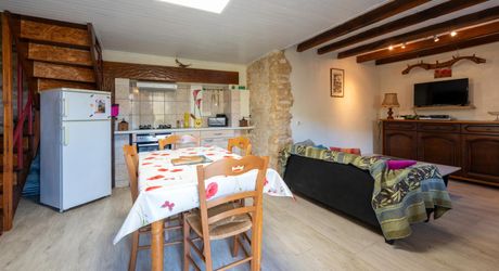 Secteur Sarlat- Ensemble immobilier en pierre de 2 maisons sur 2000 m² arborés