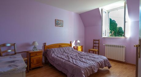 Secteur Sarlat- Ensemble immobilier en pierre de 2 maisons sur 2000 m² arborés