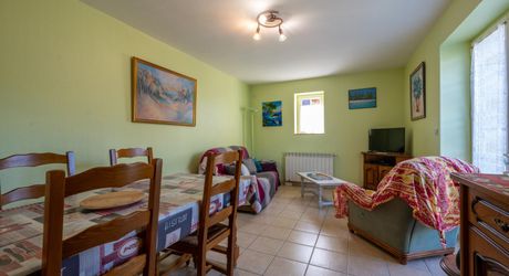 Secteur Sarlat- Ensemble immobilier en pierre de 2 maisons sur 2000 m² arborés