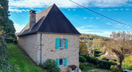 Secteur Sarlat- Ensemble immobilier en pierre de 2 maisons sur 2000 m² arborés