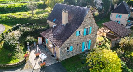 Secteur Sarlat- Ensemble immobilier en pierre de 2 maisons sur 2000 m² arborés