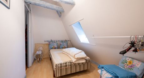 SECTEUR GOURDON - Propriété en pierre comprenant maison et dépendances sur 