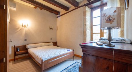 SECTEUR GOURDON - Propriété en pierre comprenant maison et dépendances sur 