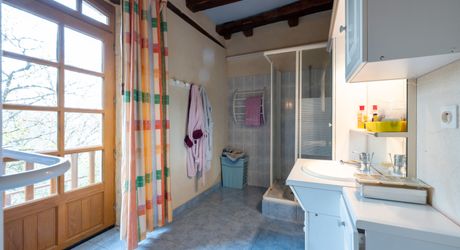 SECTEUR GOURDON - Propriété en pierre comprenant maison et dépendances sur 