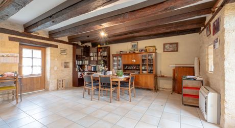 SECTEUR GOURDON - Propriété en pierre comprenant maison et dépendances sur 