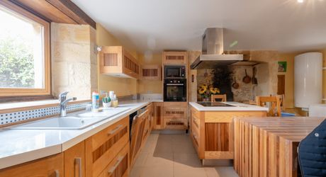 SECTEUR GOURDON - Propriété en pierre comprenant maison et dépendances sur 