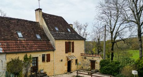 SECTEUR GOURDON - Propriété en pierre comprenant maison et dépendances sur 