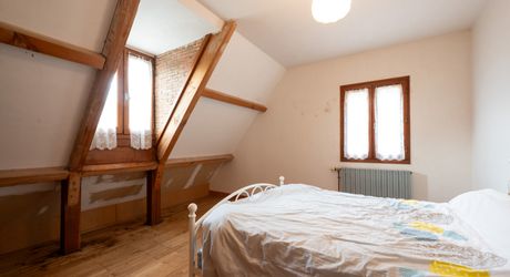 SECTEUR GOURDON - Grande Maison de construction traditionnelle avec appartement et garage sur 2ha87