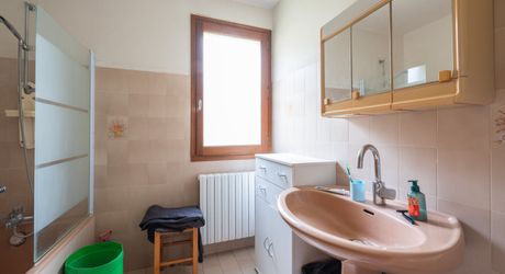 SECTEUR GOURDON - Grande Maison de construction traditionnelle avec appartement et garage sur 2ha87