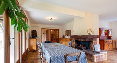 SECTEUR GOURDON - Grande Maison de construction traditionnelle avec appartement et garage sur 2ha87