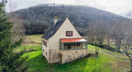 SECTEUR GOURDON - Grande Maison de construction traditionnelle avec appartement et garage sur 2ha87