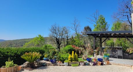Secteur Carlux - Ravissante Maison en excellent état avec vue imprenable, piscine chauffée et garage