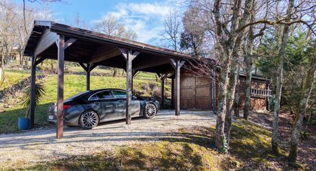 Secteur Carlux - Ravissante Maison en excellent état avec vue imprenable, piscine chauffée et garage